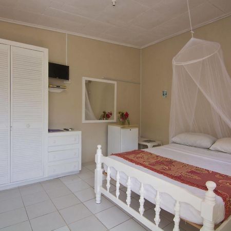 Готель Keegans Beachside Bequia Island Екстер'єр фото