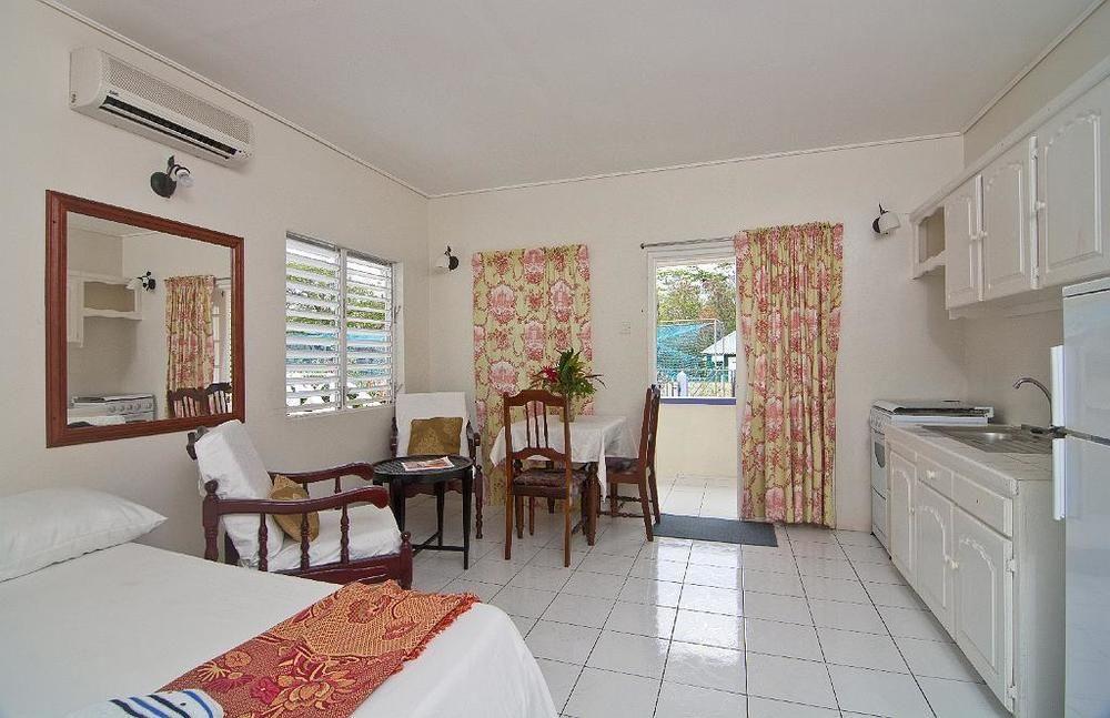Готель Keegans Beachside Bequia Island Екстер'єр фото