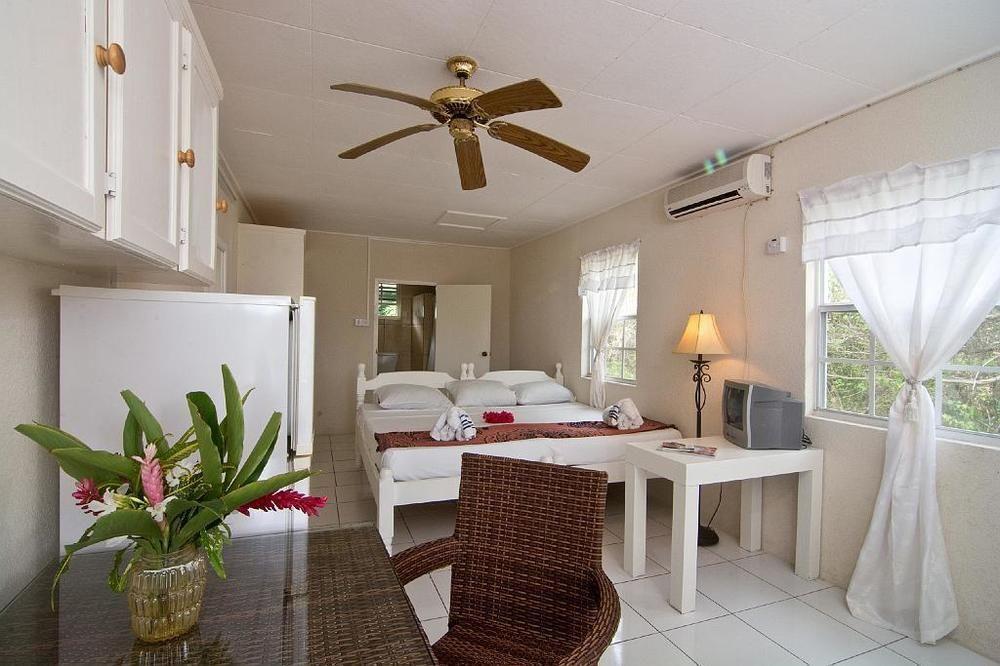 Готель Keegans Beachside Bequia Island Екстер'єр фото