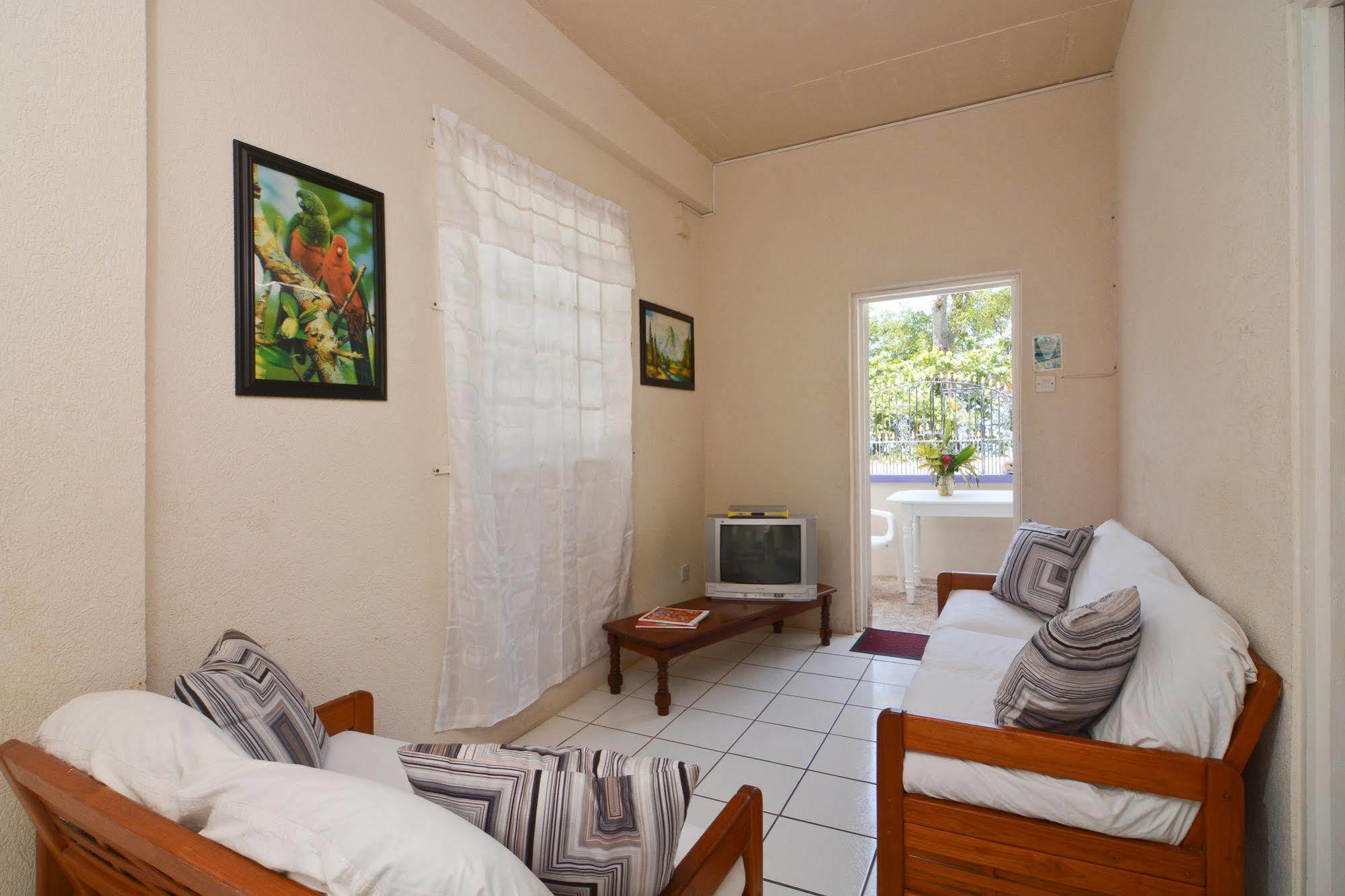 Готель Keegans Beachside Bequia Island Екстер'єр фото