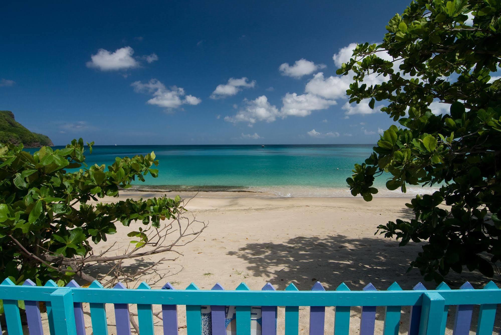 Готель Keegans Beachside Bequia Island Екстер'єр фото